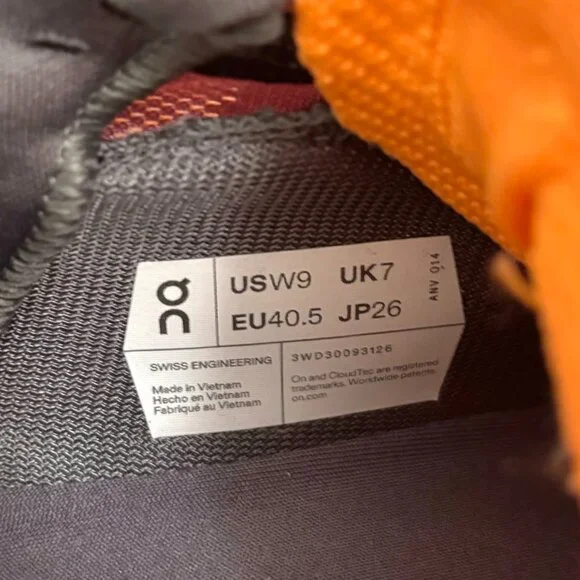 NIB On Running Cloudeclipse Running Shoe in Tangerine/Ivory, Size 9 - Picture 13 of 14